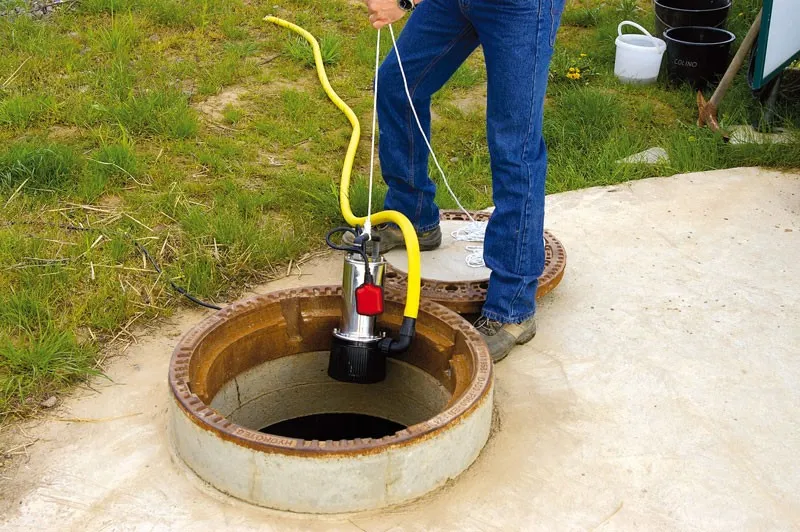 вызвать мастера по ремонту и замене насоса в колодце